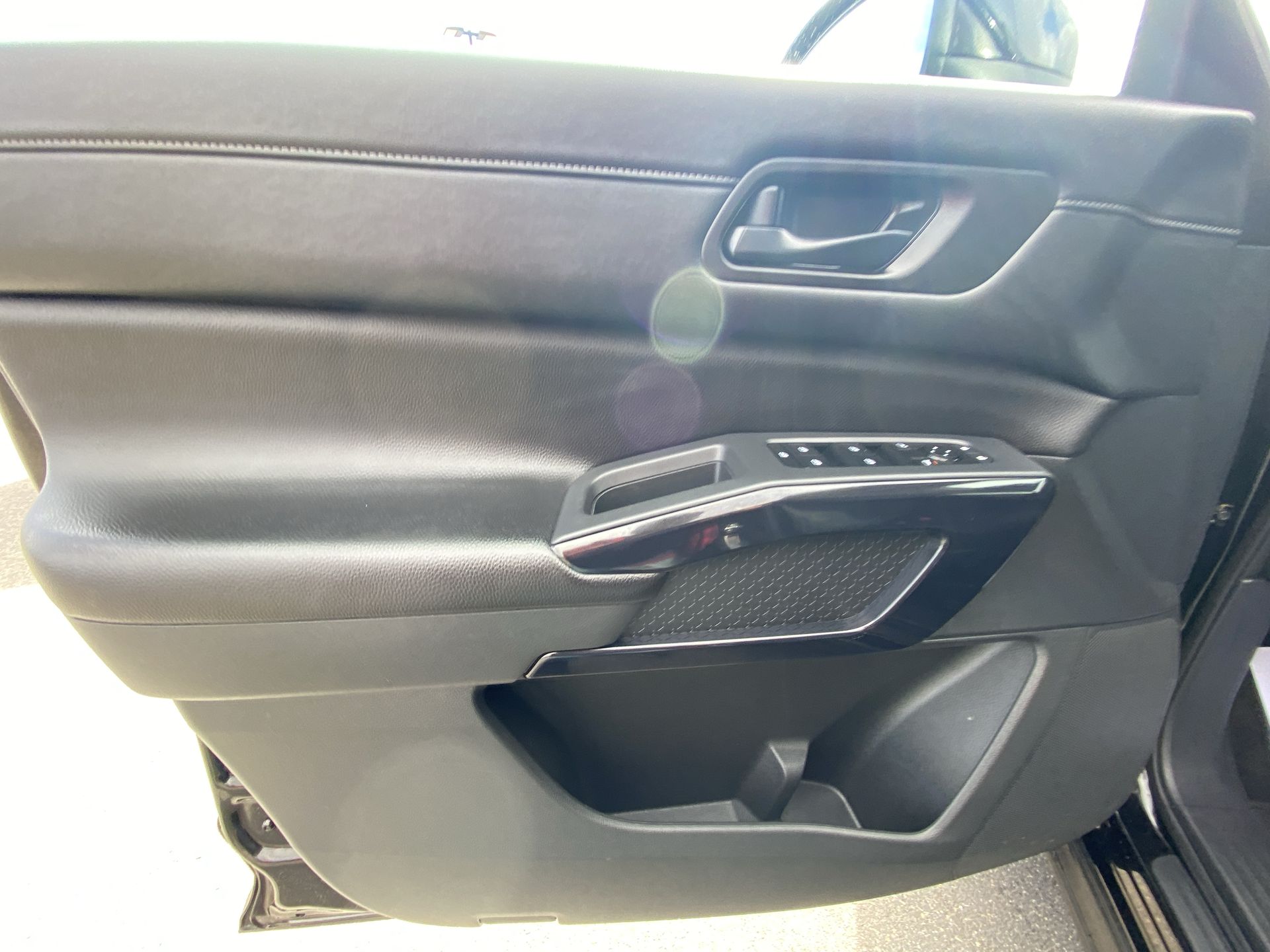 2025 Nissan Pathfinder SV - Photo 13