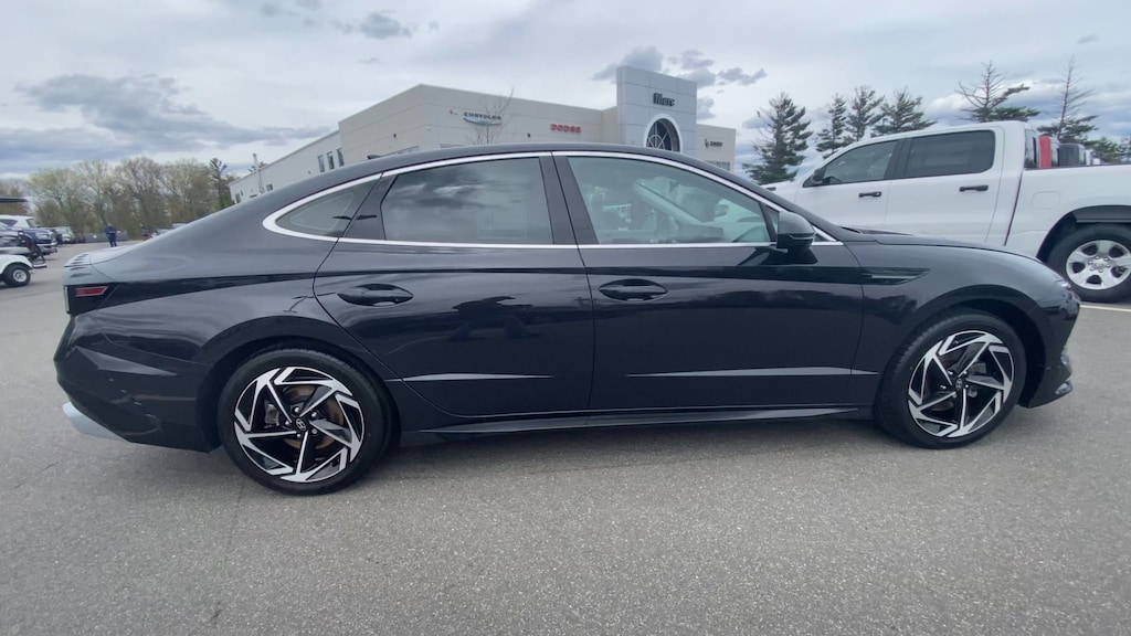 Used 2024 Hyundai Sonata SEL Sedan