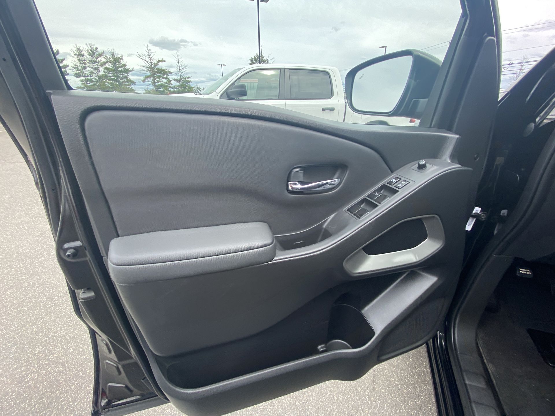 2023 Nissan Frontier SV - Photo 13