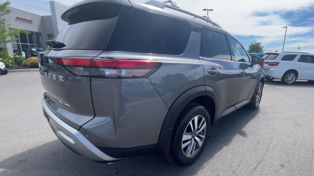 Used 2025 Nissan Pathfinder SL SUV