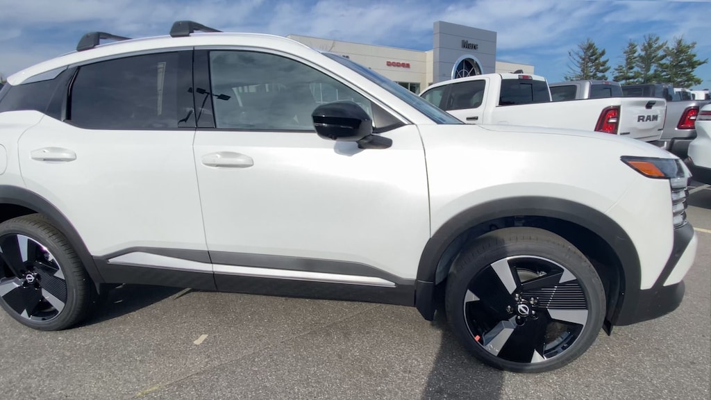 New 2026 Nissan Kicks SR SUV