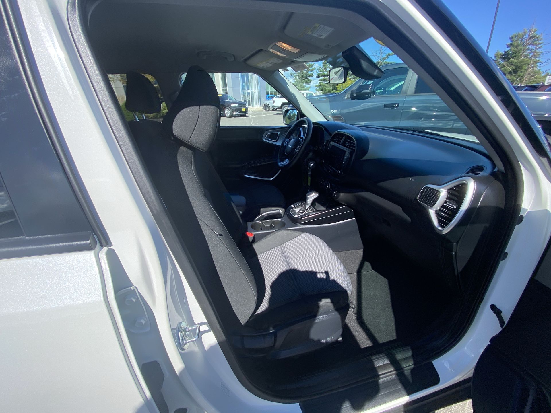 2024 Kia Soul LX - Photo 23