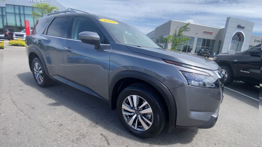 Used 2025 Nissan Pathfinder SL SUV