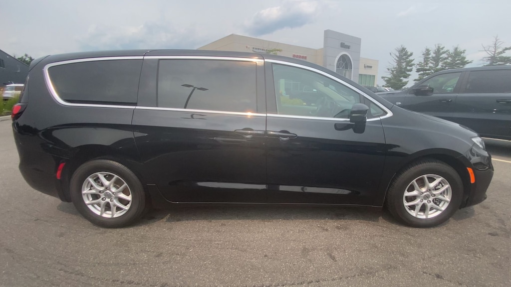Used 2024 Chrysler Pacifica Touring L Van Passenger Van