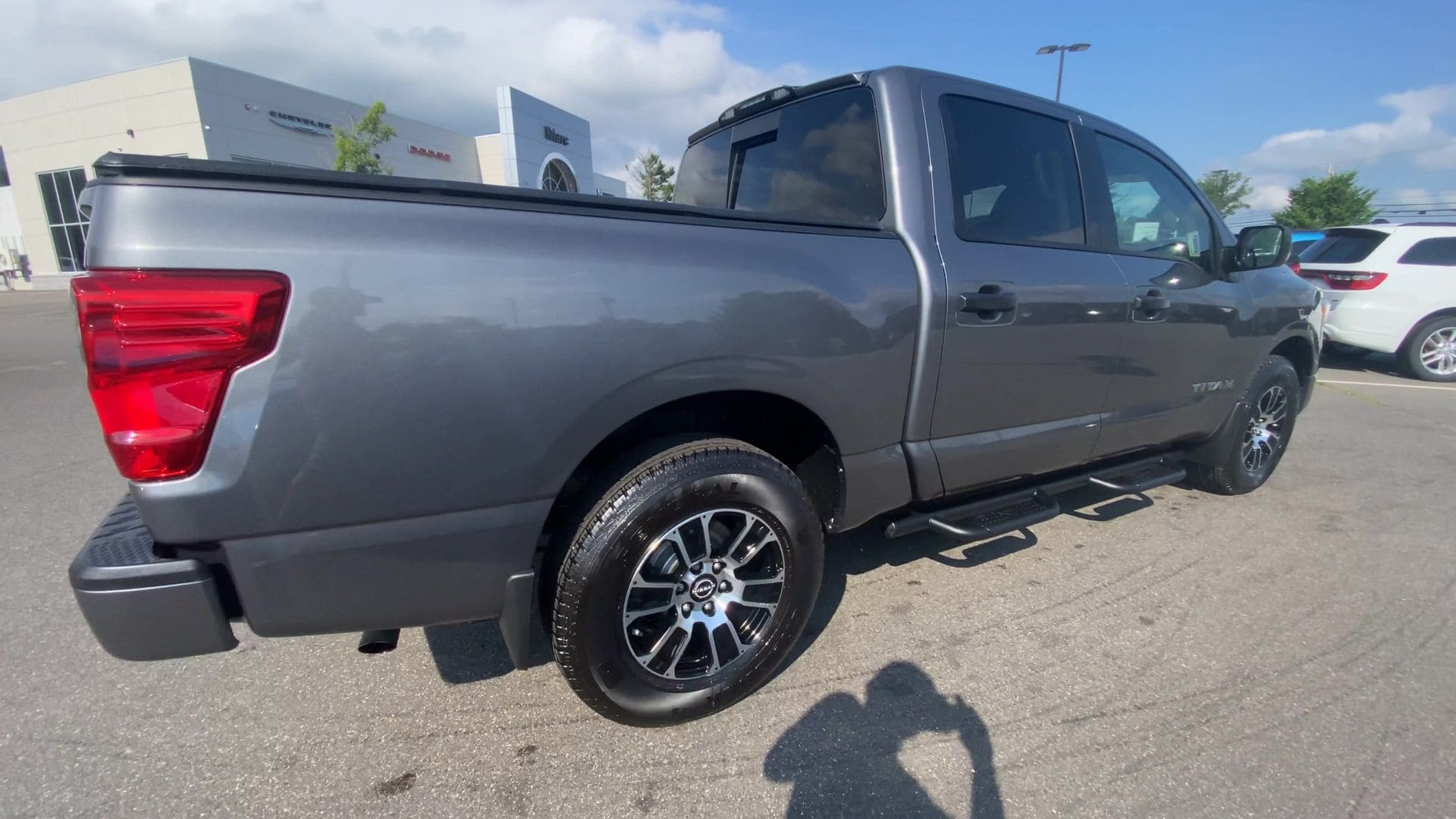 2024 Nissan Titan SV Crew Cab 4WD