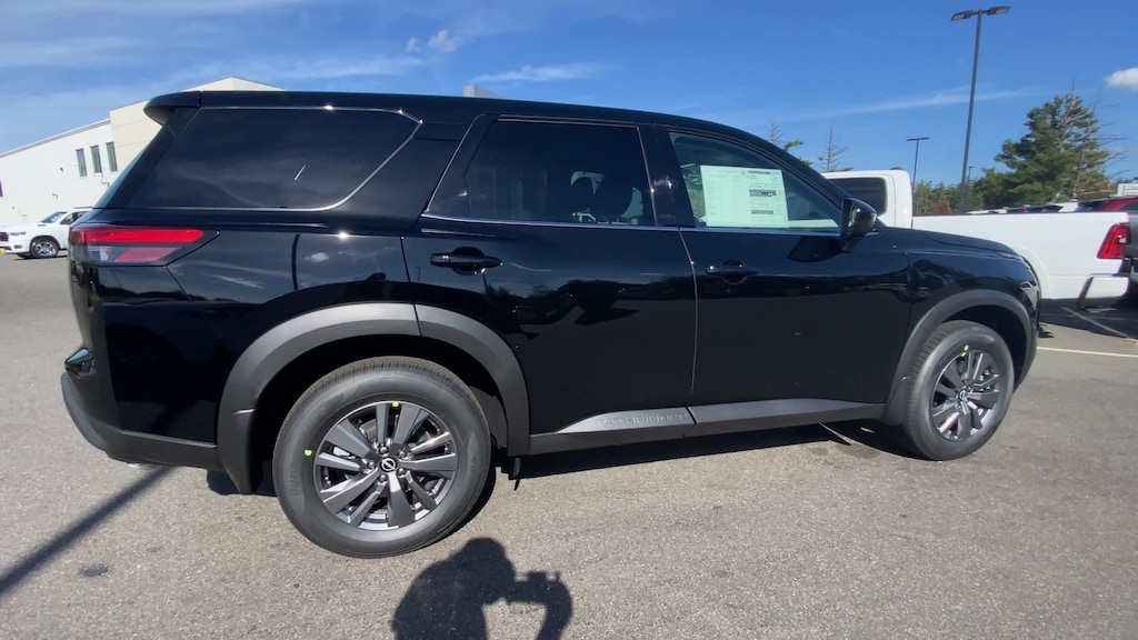 New 2025 Nissan Pathfinder S SUV