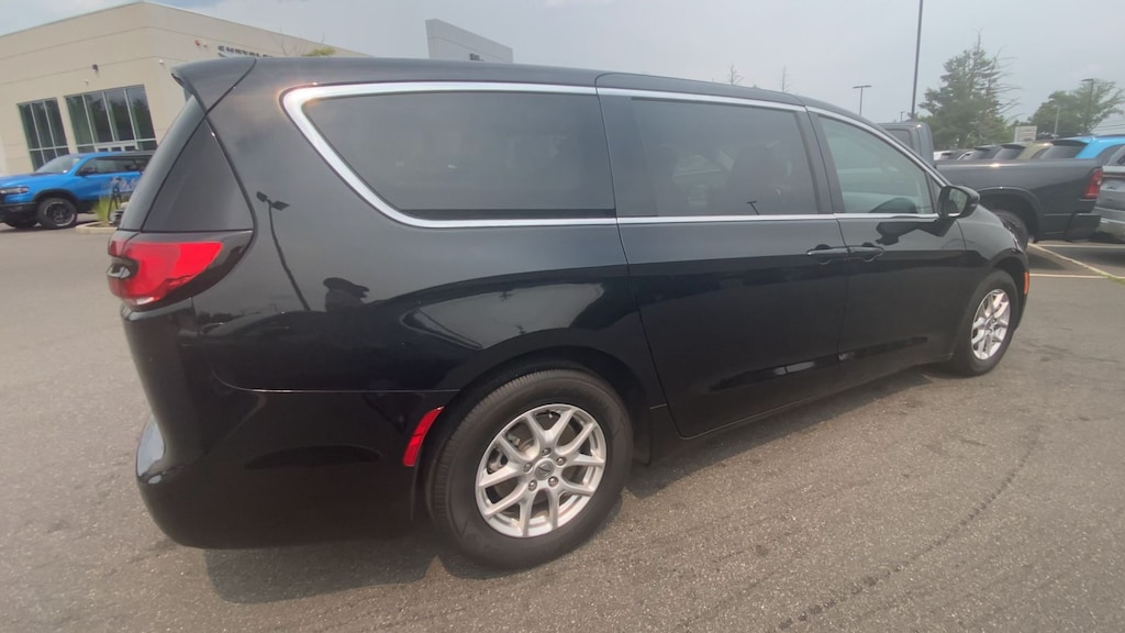 Used 2024 Chrysler Pacifica Touring L Van Passenger Van