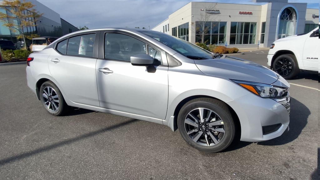 New 2025 Nissan Versa 1.6 SV Sedan