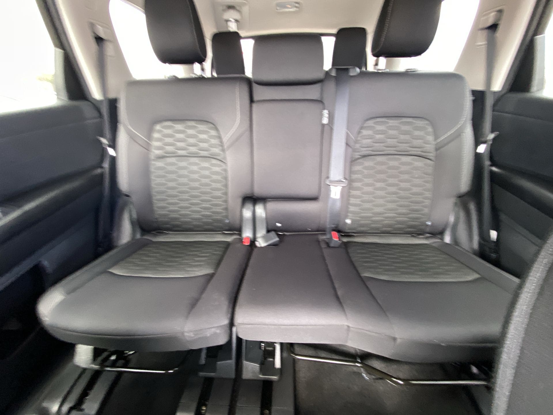 2025 Nissan Pathfinder SV - Photo 21