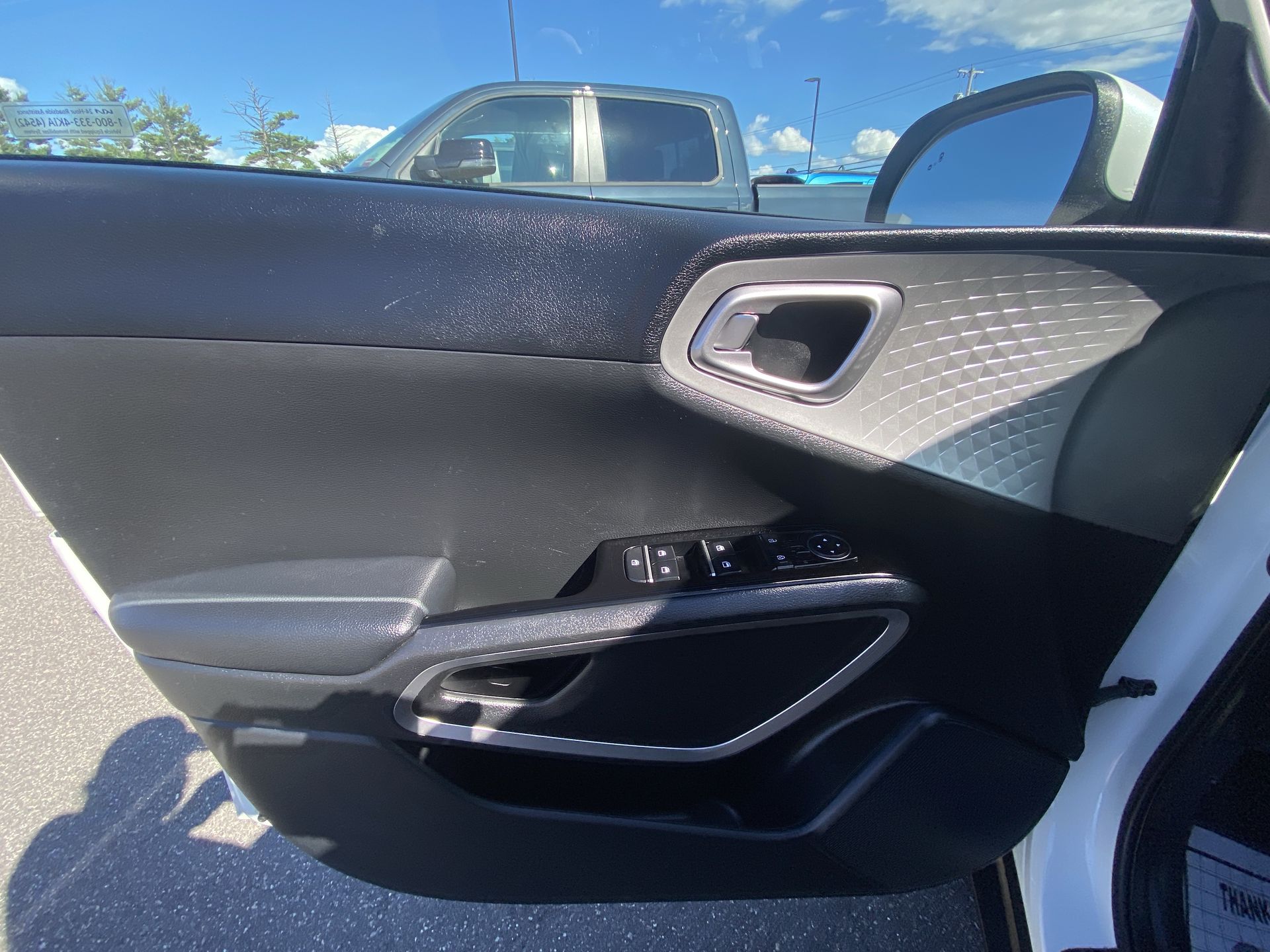 2024 Kia Soul LX - Photo 13