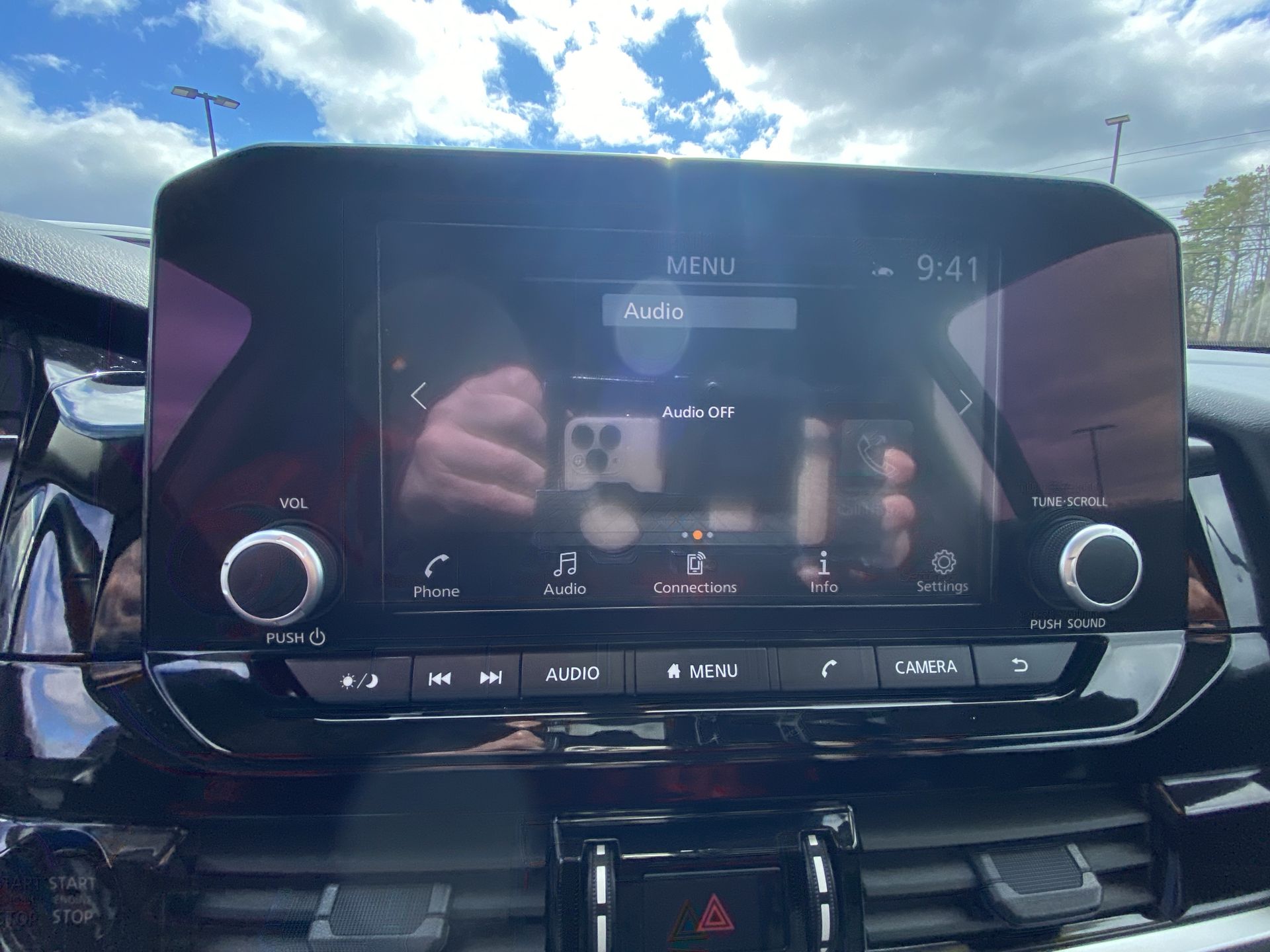 2025 Nissan Pathfinder SV - Photo 16