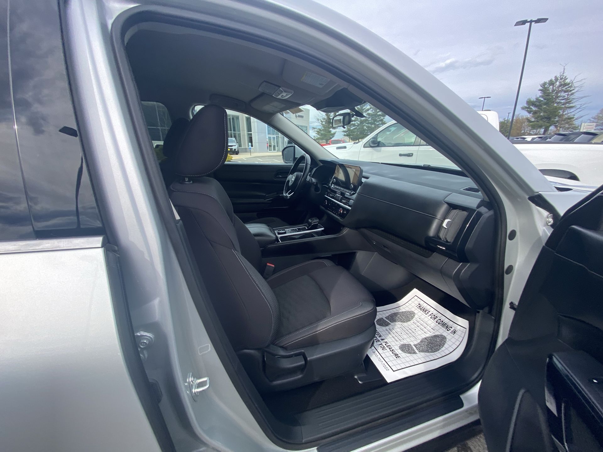 2024 Nissan Pathfinder SV - Photo 24