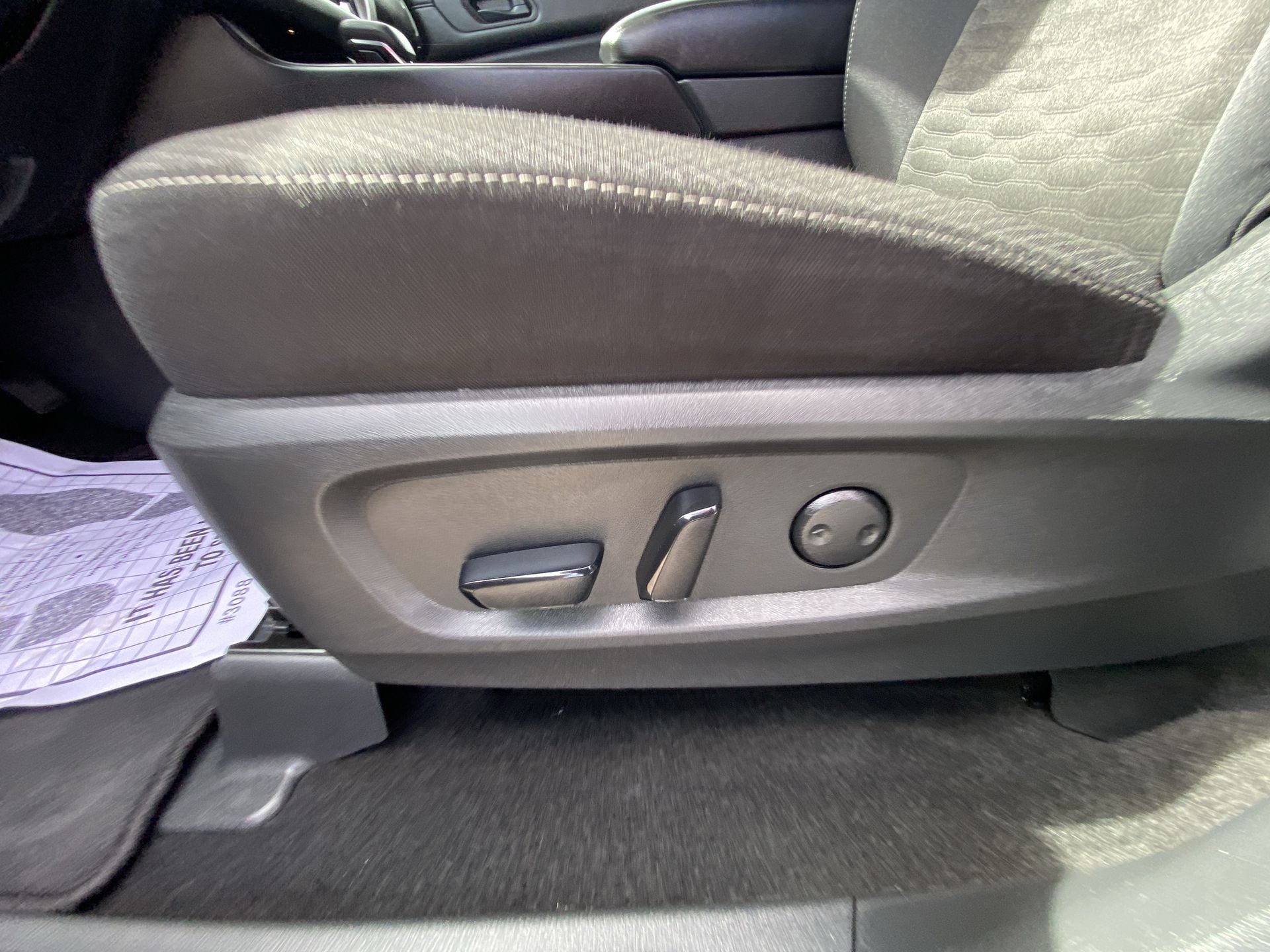 2025 Nissan Pathfinder SV - Photo 12