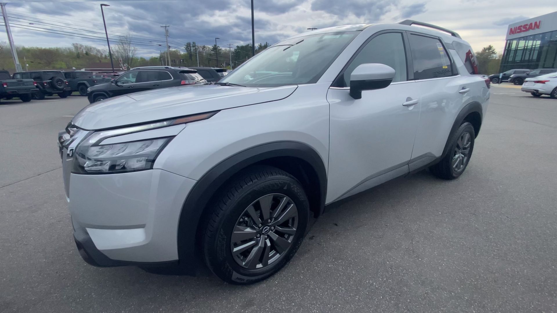 2024 Nissan Pathfinder SV - Photo 6