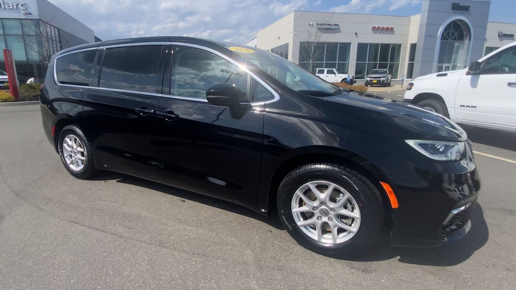 Used 2024 Chrysler Pacifica Touring L Van Passenger Van