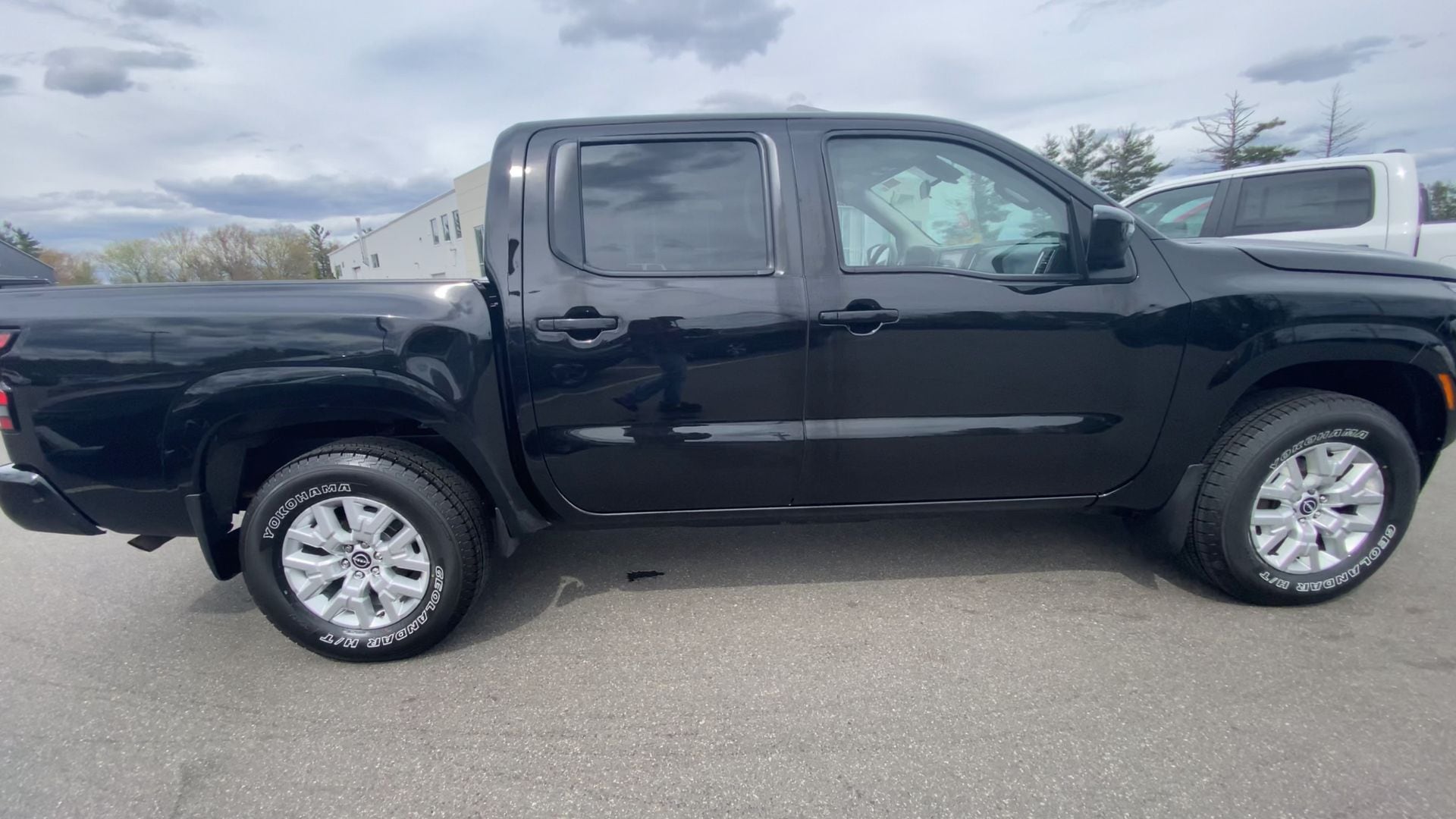 2023 Nissan Frontier SV - Photo 3