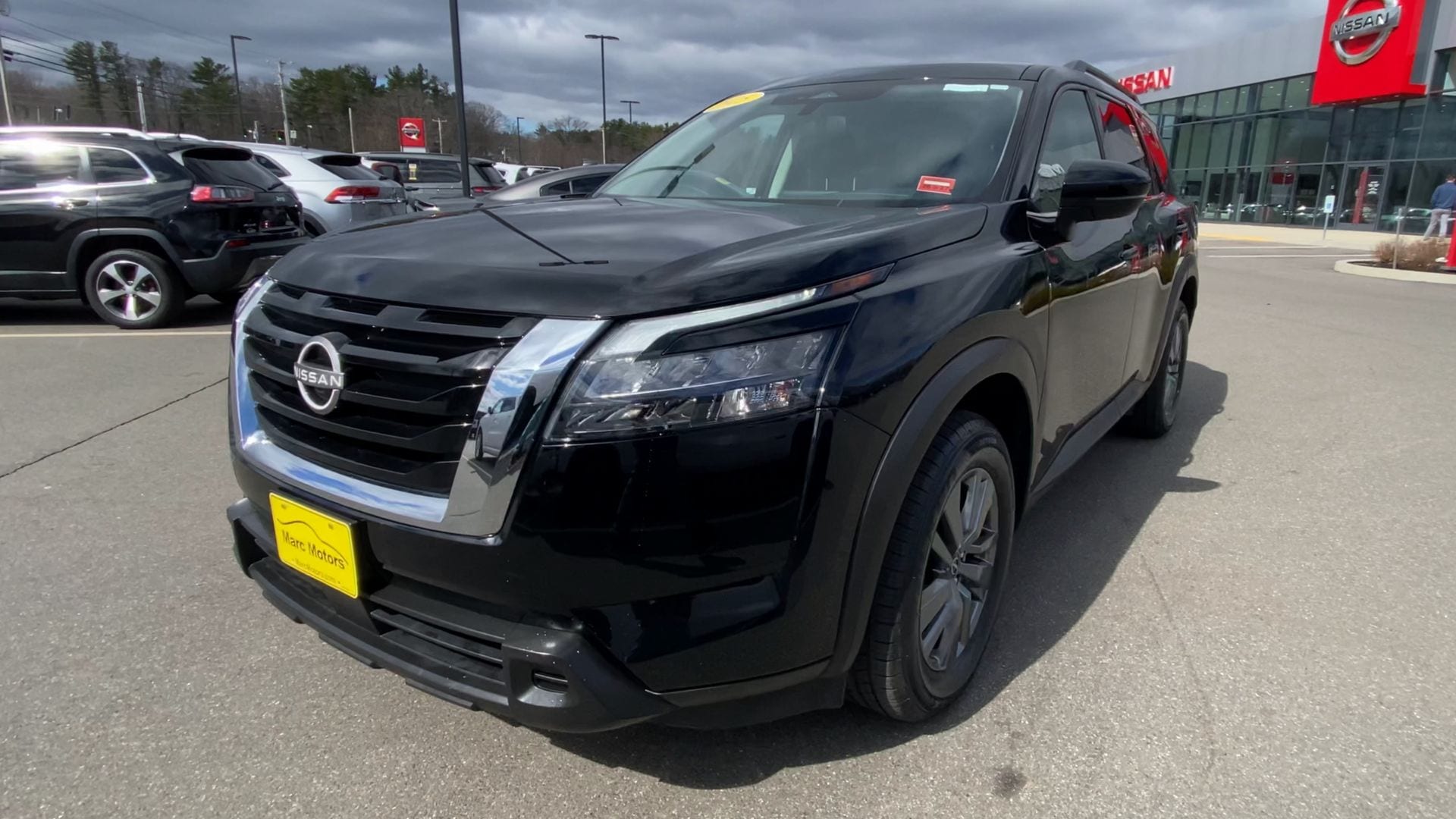 2025 Nissan Pathfinder SV - Photo 6
