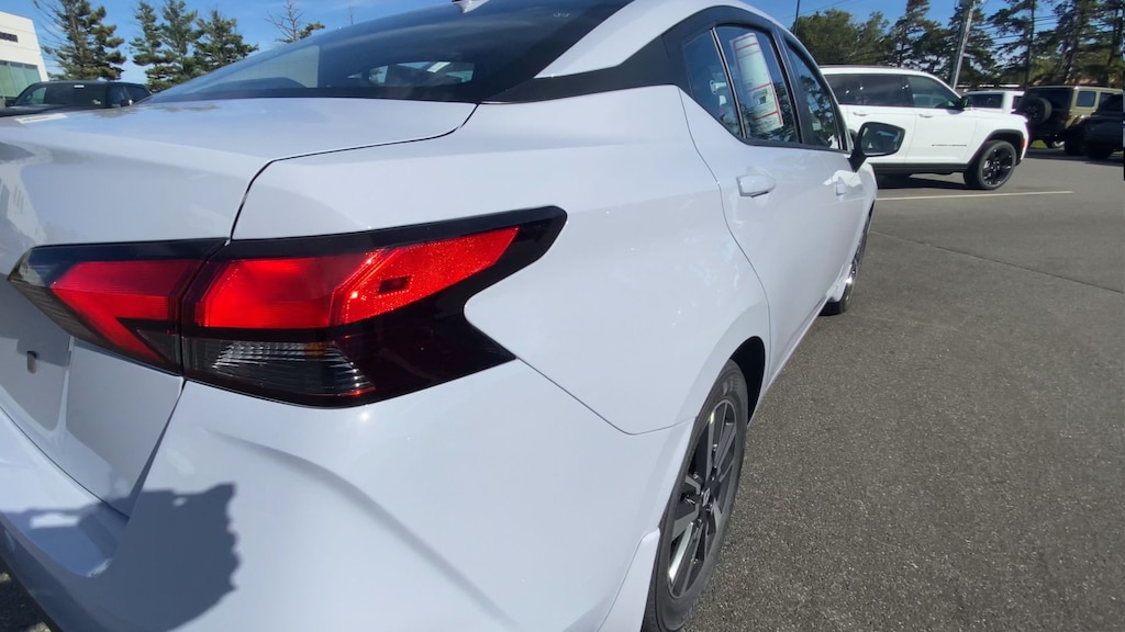 New 2025 Nissan Versa 1.6 SV Sedan