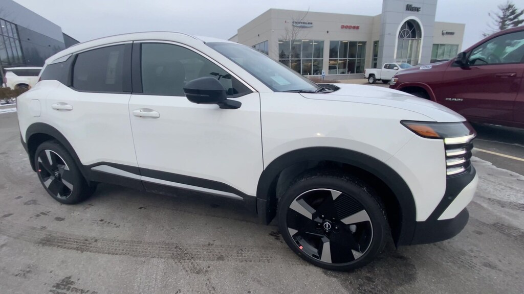 New 2026 Nissan Kicks SR SUV