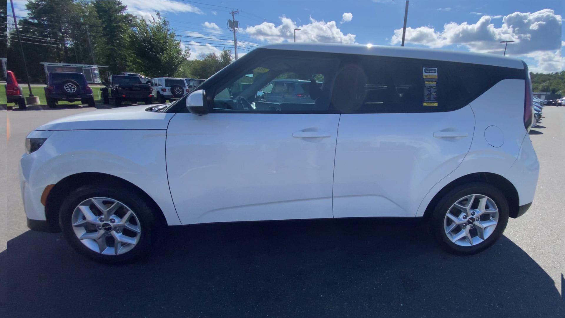 2024 Kia Soul LX - Photo 7