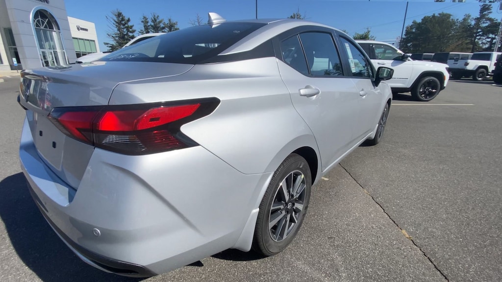 New 2025 Nissan Versa 1.6 SV Sedan