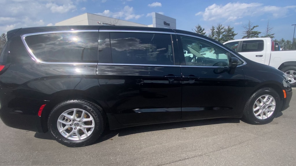 Used 2024 Chrysler Pacifica Touring L Van Passenger Van