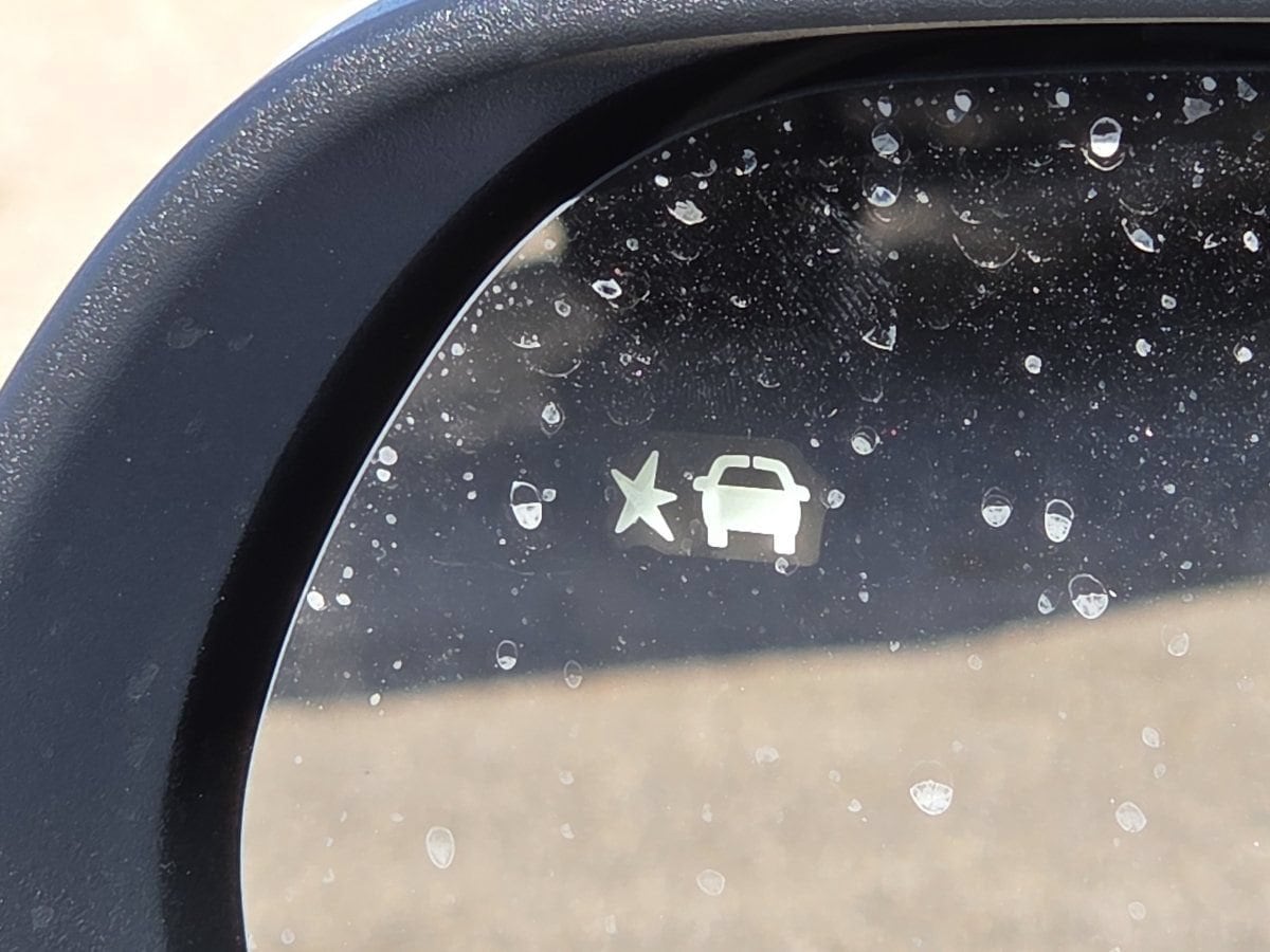 2027 Chevrolet Equinox LT - Photo 9