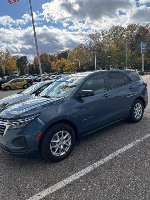 2024 Chevrolet Equinox LS photo 2