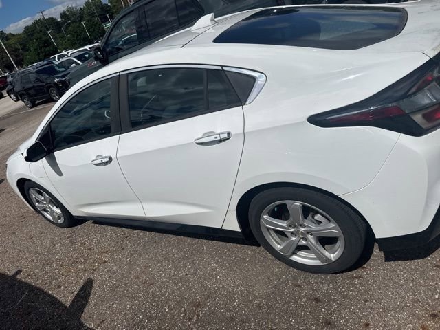 2018 Chevrolet Volt LT photo 3
