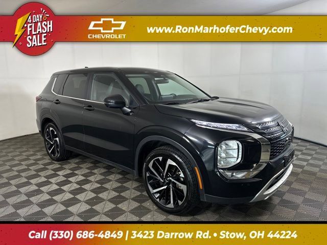 2024 Mitsubishi Outlander SE's photo