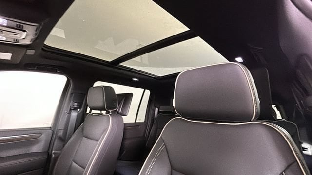 2026 Chevrolet Suburban Premier - Photo 12