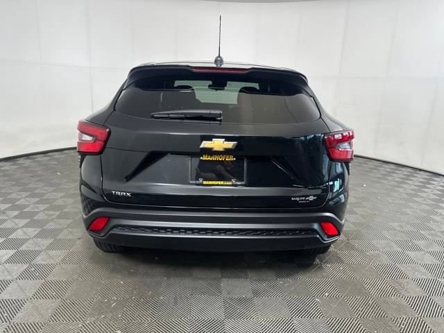 2024 Chevrolet Trax LS photo 2