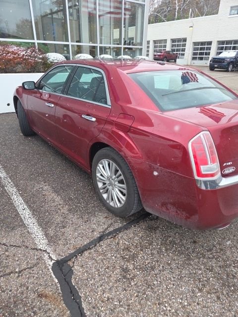 2014 Chrysler 300 photo 3