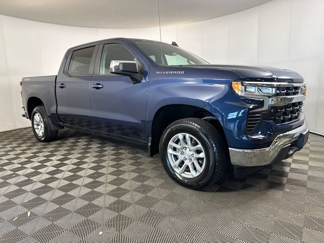 2022 Chevrolet Silverado photo 2