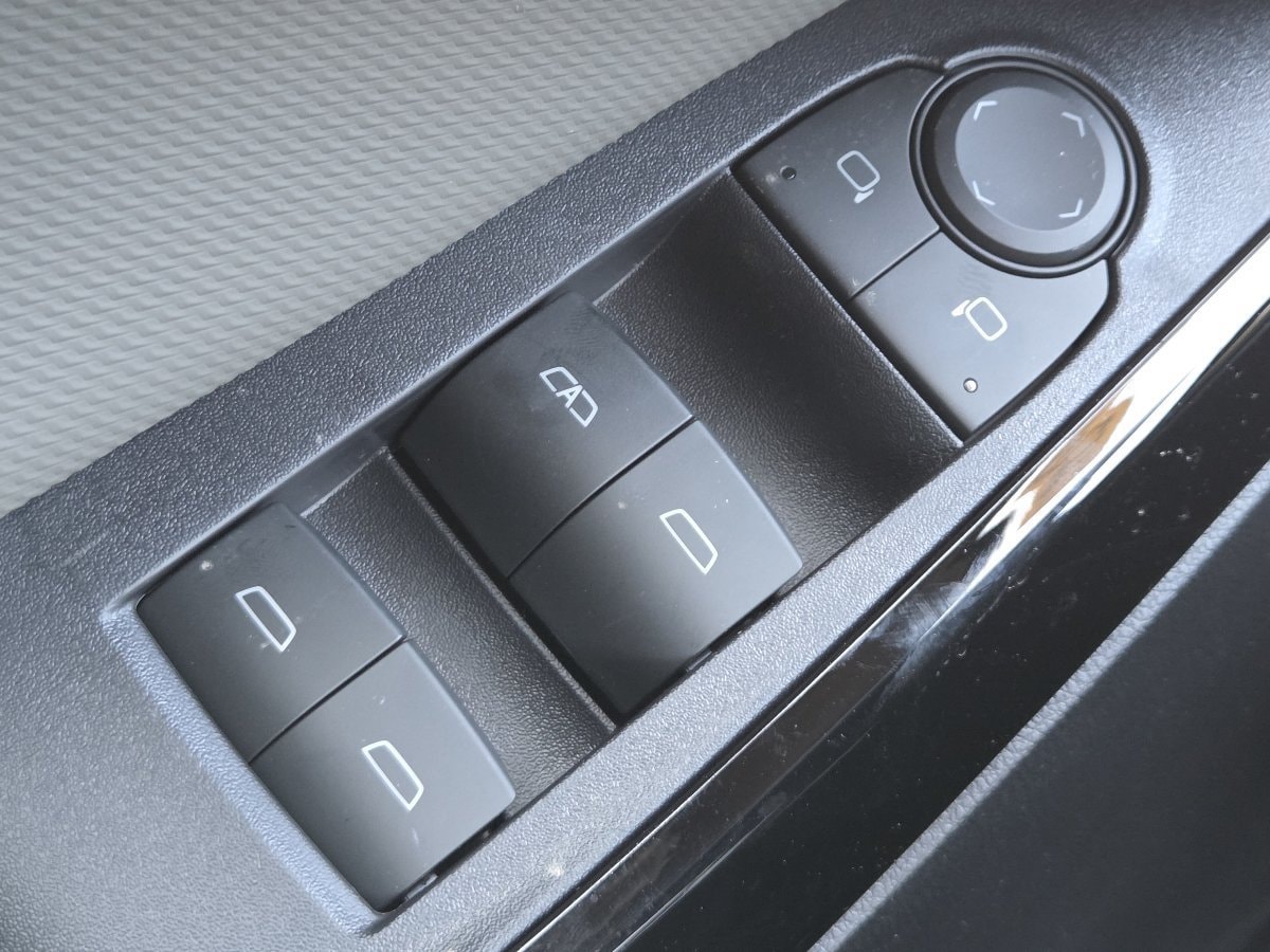 2027 Chevrolet Equinox LT - Photo 32