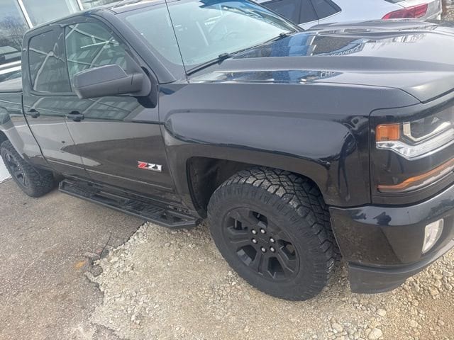 Used 2017 Chevrolet Silverado 1500 LT with VIN 1GCVKREC1HZ158281 for sale in Stow, OH