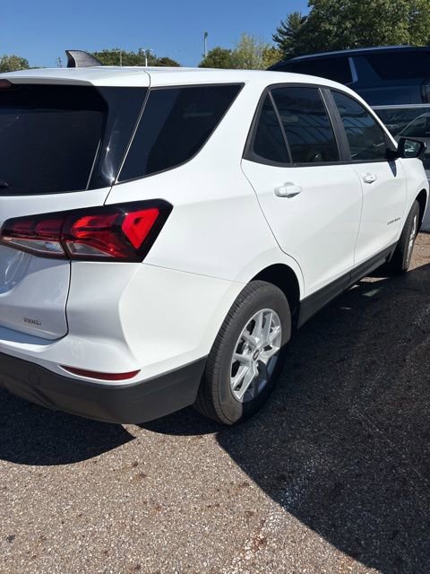 2023 Chevrolet Equinox LS photo 3