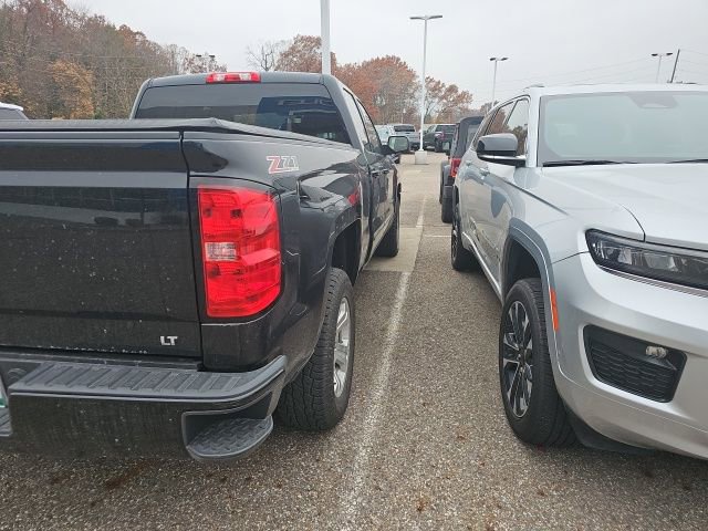 2017 Chevrolet Silverado 1500 LT photo 2