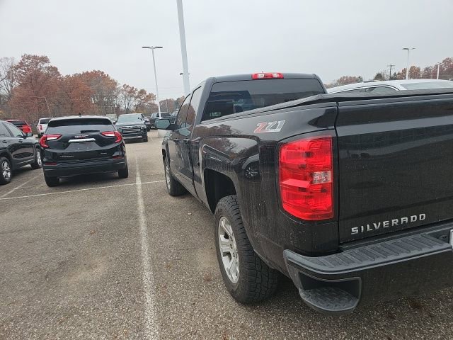 2017 Chevrolet Silverado 1500 LT photo 3