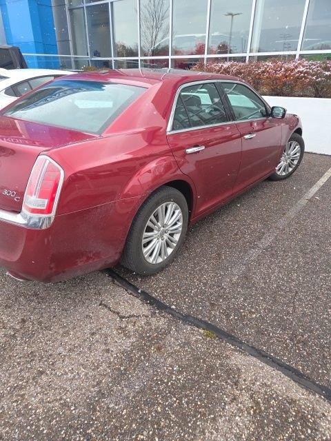 2014 Chrysler 300 photo 4