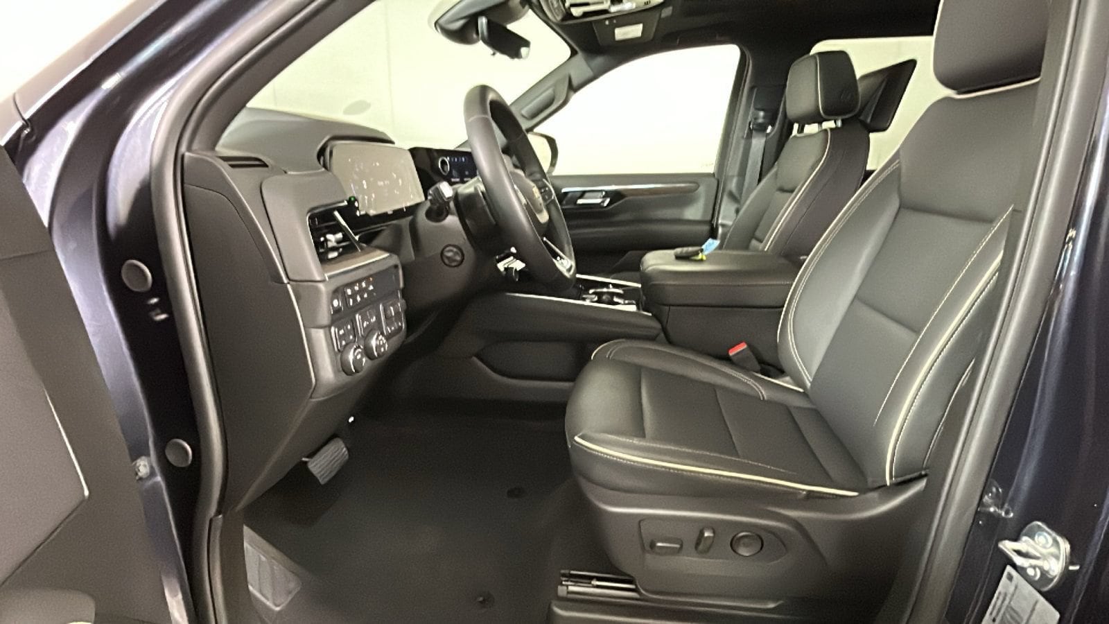 2026 Chevrolet Suburban Premier - Photo 12