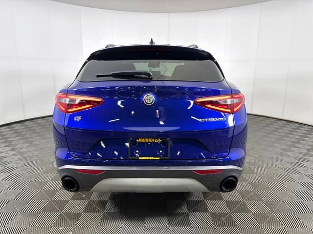 2022 Alfa Romeo Stelvio Ti photo 4