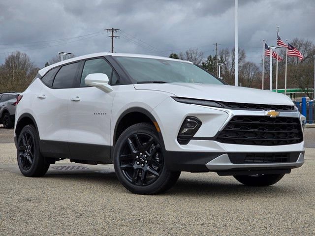 2025 Chevrolet Blazer 2LT photo 2