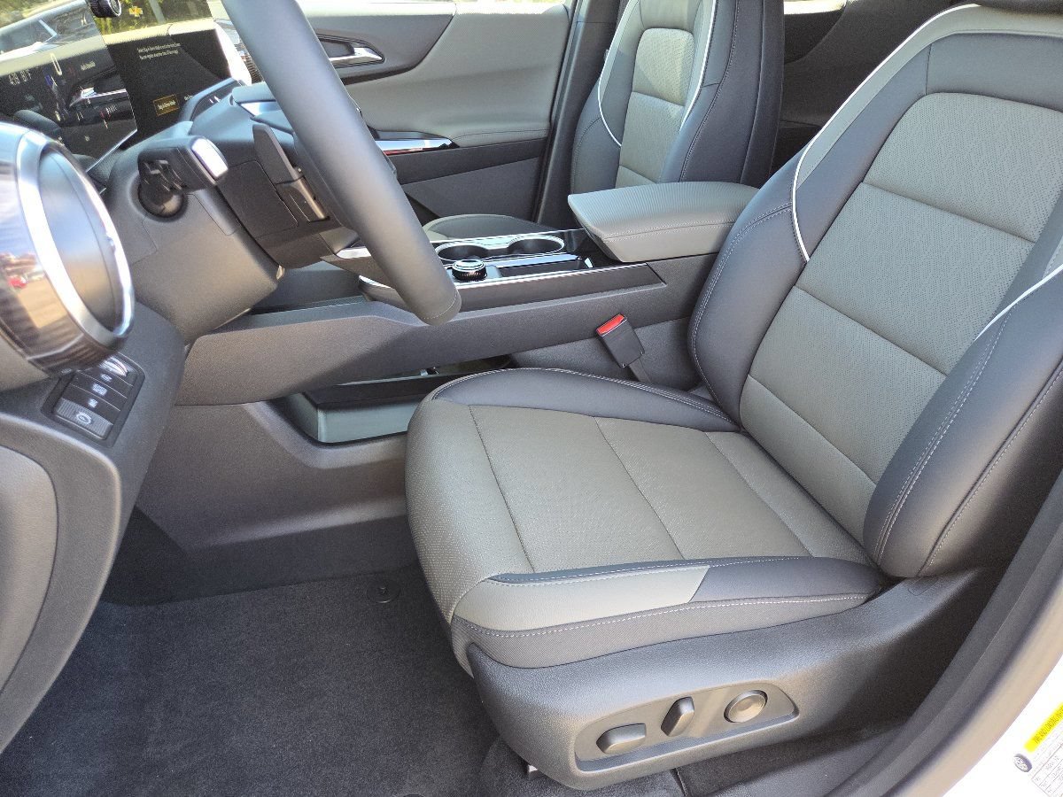2027 Chevrolet Equinox LT - Photo 28