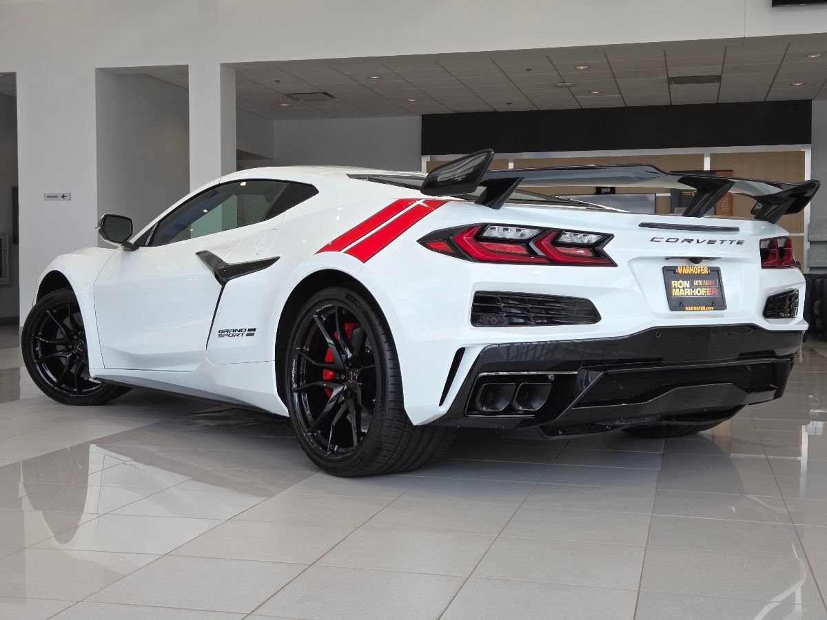 2027 Chevrolet Corvette 3LT - Photo 21