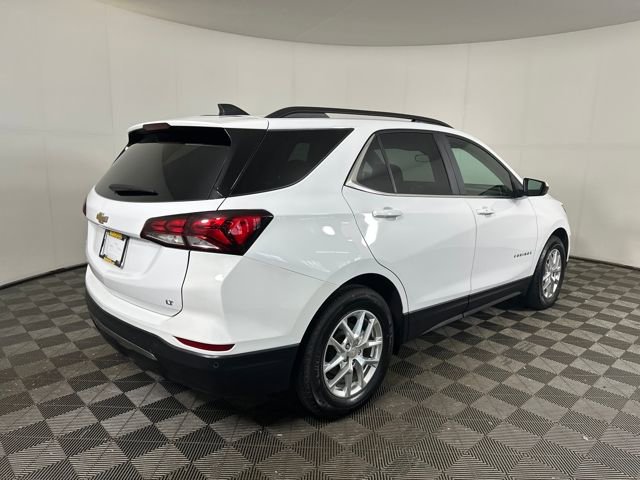2022 Chevrolet Equinox LT photo 2
