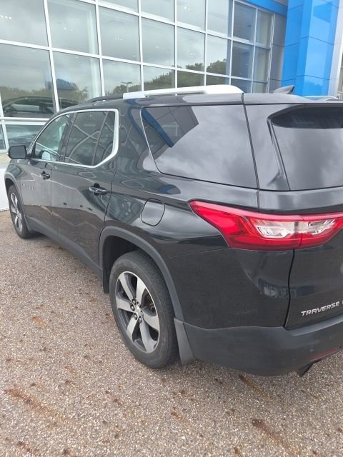 2018 Chevrolet Traverse Leather photo 2