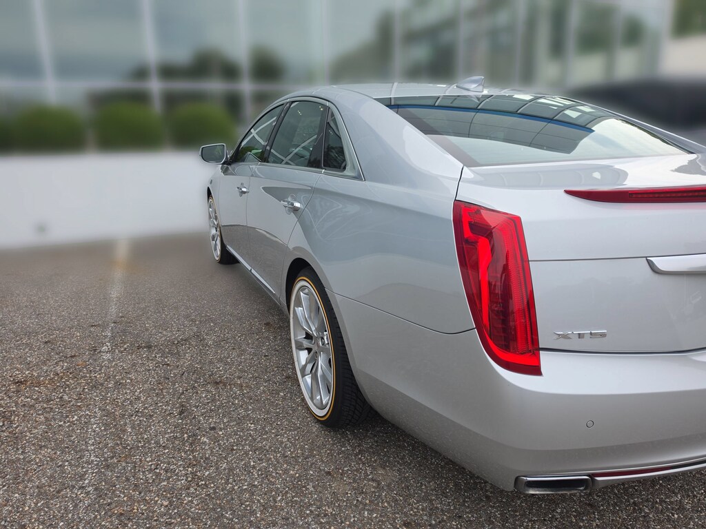 Used 2015 CADILLAC XTS Luxury Sedan