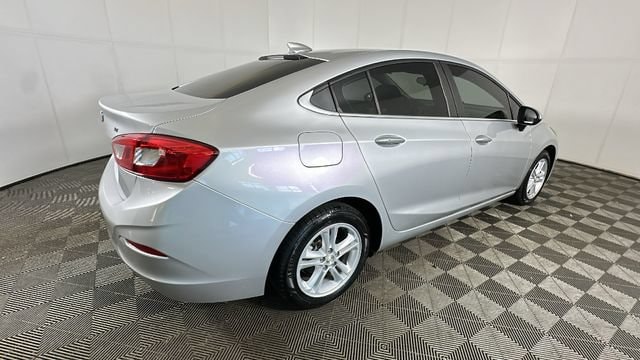Used 2018 Chevrolet Cruze LT with VIN 1G1BE5SM7J7219773 for sale in Stow, OH