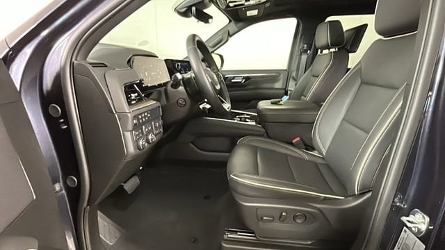 2026 Chevrolet Suburban Premier - Photo 11